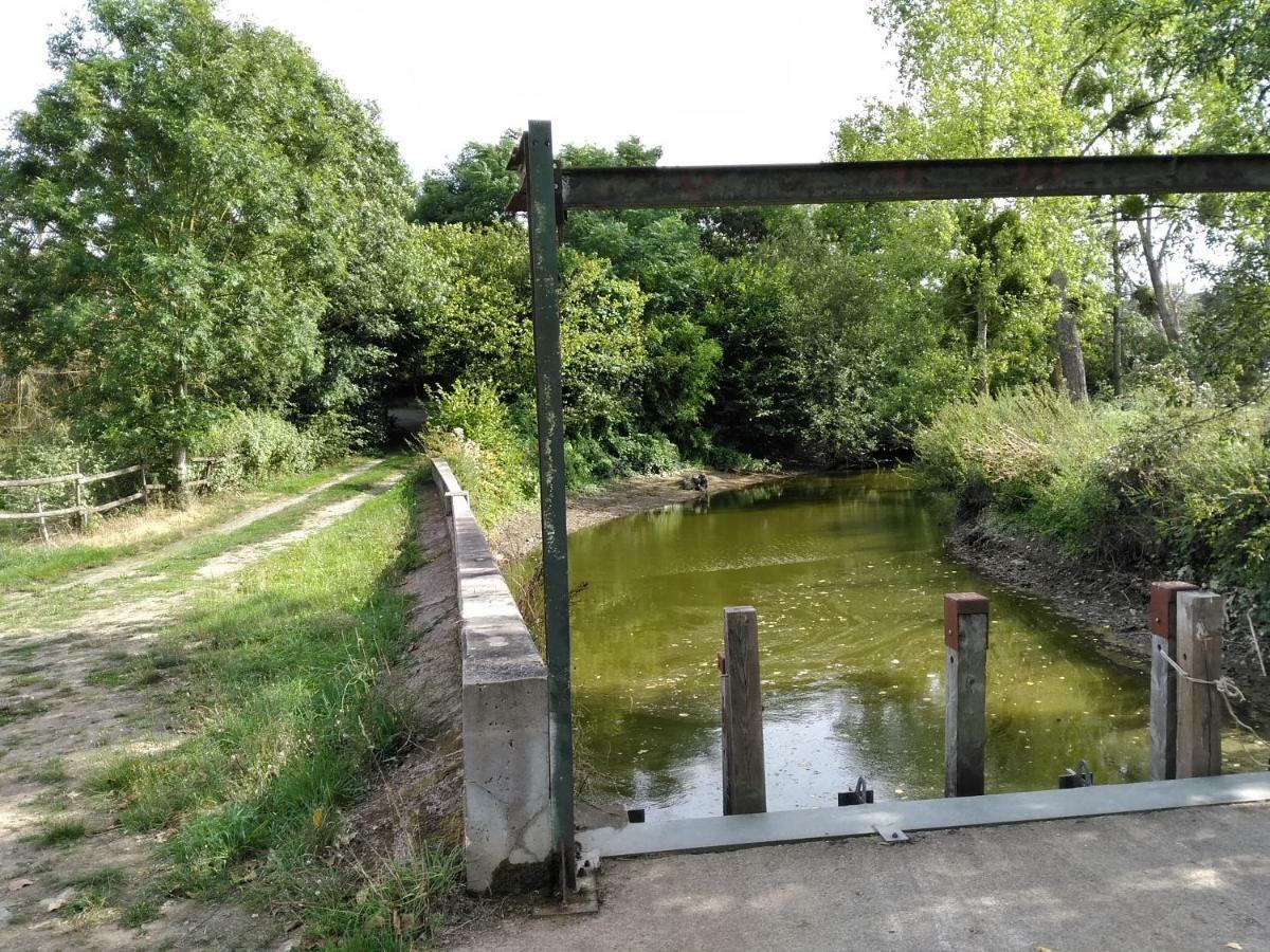Au Fil De L'Eau Villa Le Boupere Luaran gambar